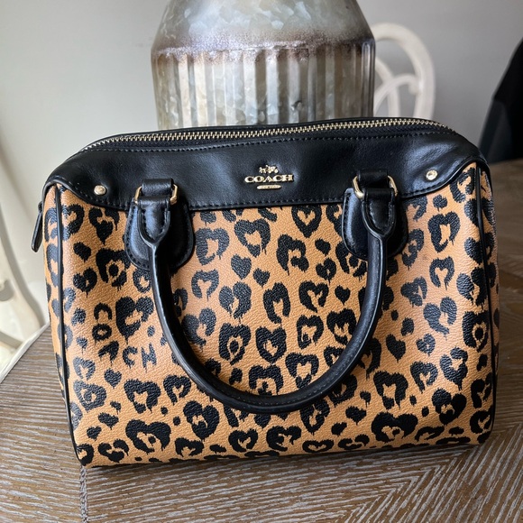 EUC Coach lessors crossbody bag with wallet. - Picture 1 of 14